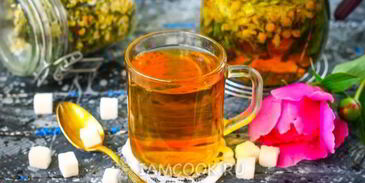 цветочный чай с ромашкой, акацией и мятой