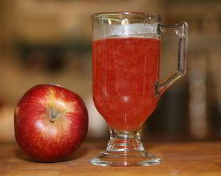 Яблочно-смородиновый чай с медом и корицей