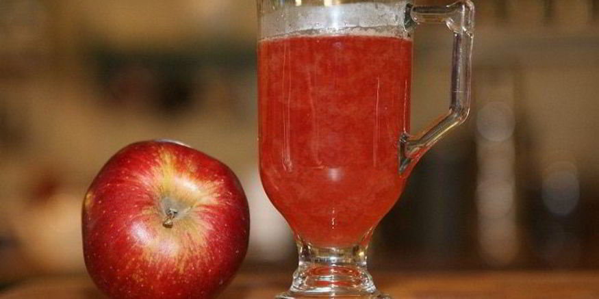 Рецепт яблочно-смородинового чай с медом и корицей