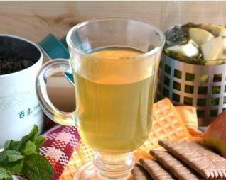 Зеленый чай с ромашкой