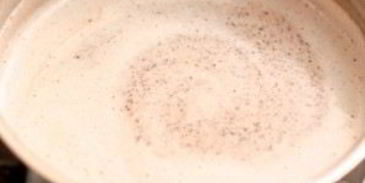 горячий банановый коктейль с шоколадом