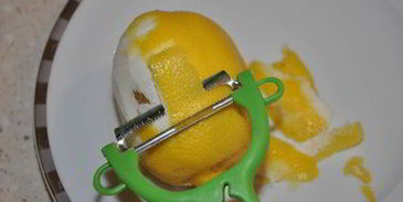 горячий яблочный напиток со специями и сливочным маслом