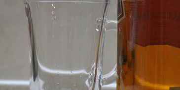 горячий яблочный напиток со специями и сливочным маслом