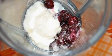 йогуртовый вишневый коктейль