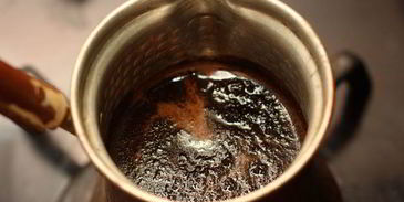 карамельный кофе в турке