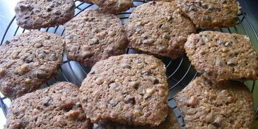 хрустящие кофейные печенья с шоколадом и грецкими орехами