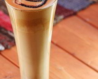 Ледяной миндальный латте