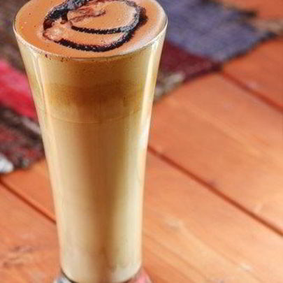 Ледяной миндальный латте