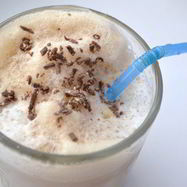 Рецепт Зимнего кофе фраппе с корицей и имбирем