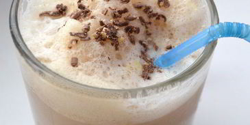 зимний кофе фраппе с корицей и имбирем