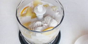 коктейль из шампанского с мороженым и ананасом