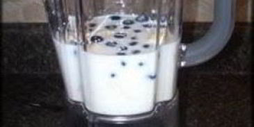 коктейль с арахисовым маслом, шоколадом и бананом