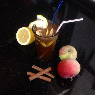 Коктейль яблочный с корицей