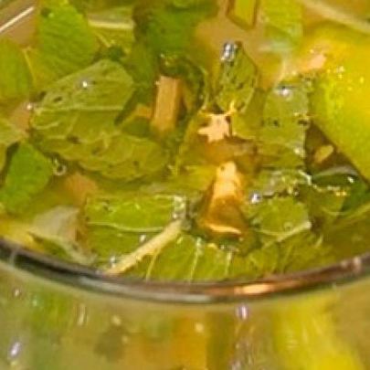 Домашний лимонад с мятой, имбирем и лаймом