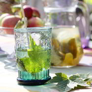 Рецепт Лимонада с листьями смородины и мяты