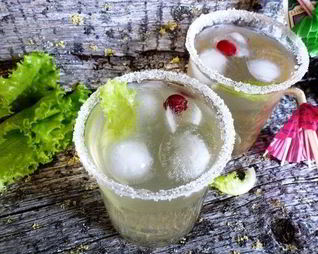 Лимонад Свежесть из листьев салата