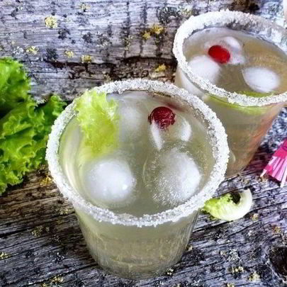 Лимонад Свежесть из листьев салата