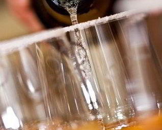 Персиковый коктейль с шампанским