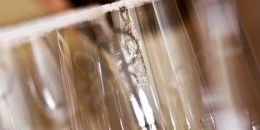 Рецепт персикового коктейля с шампанским