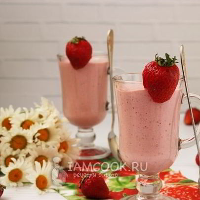 Протеиновый коктейль с клубникой и творогом