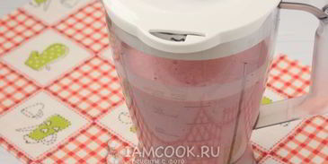 протеиновый коктейль с клубникой и творогом