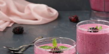 протеиновый коктейль с творогом и ежевикой