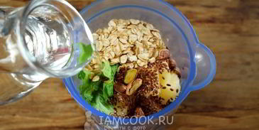 ананасово-мятный смузи с фисташками