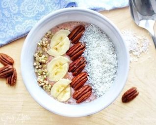 Бананово-клубничный смузи-боул