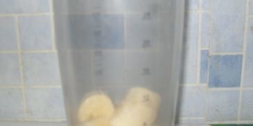 бананово-малиновый смузи