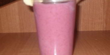 бананово-малиновый смузи