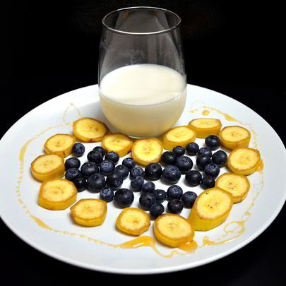 Банановый смузи с голубикой