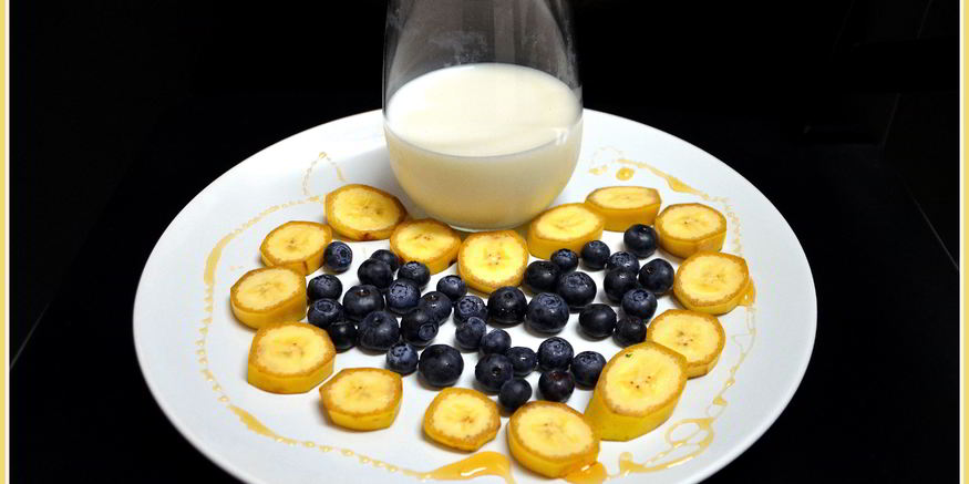 Рецепт бананового смузи с голубикой