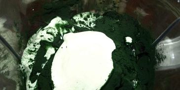 фруктовый смузи-боул со спирулиной