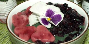 фруктовый смузи-боул со спирулиной