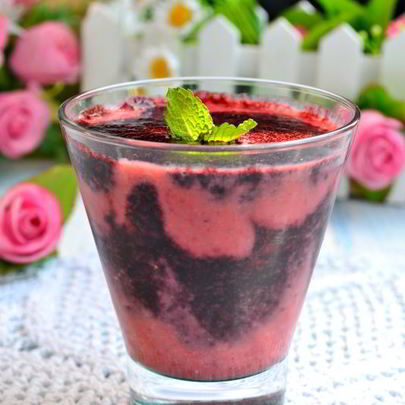 Клубнично-черничный смузи
