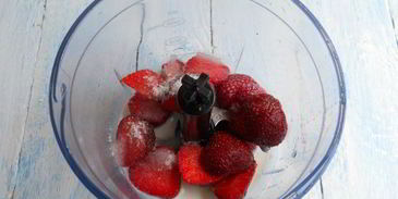 клубнично-черничный смузи