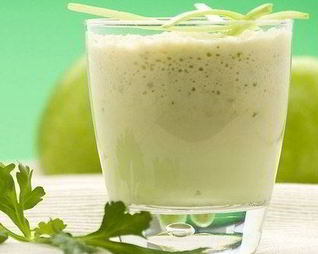 Освежающий и бодрящий яблочный смузи