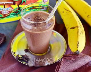 Шоколадный смузи с бананом и кокосовым молоком