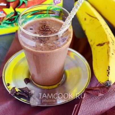 Шоколадный смузи с бананом и кокосовым молоком