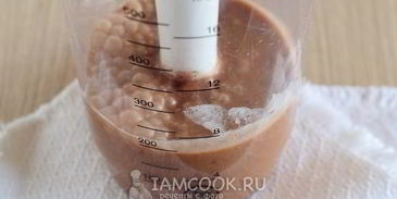 шоколадный смузи с бананом и кокосовым молоком