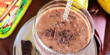 шоколадный смузи с бананом и кокосовым молоком