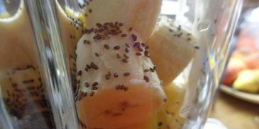 смузи ананас-банан с семенами чиа