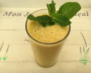 Смузи из ананаса с ревенем