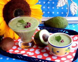Смузи из авокадо и киви
