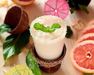Смузи из красного грейпфрута и кокосового молока