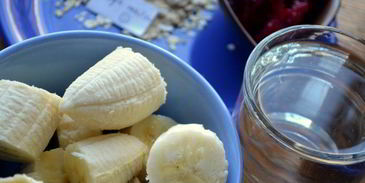 смузи с бананом и малиной