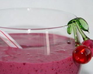 Смузи с темными ягодами