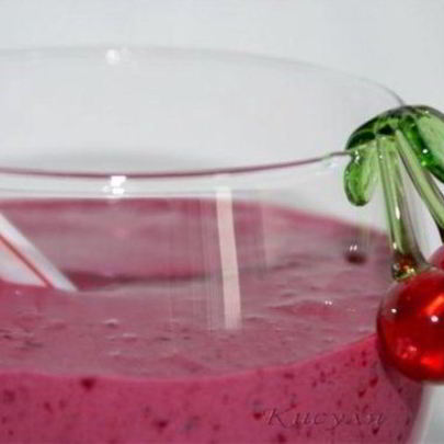 Смузи с темными ягодами