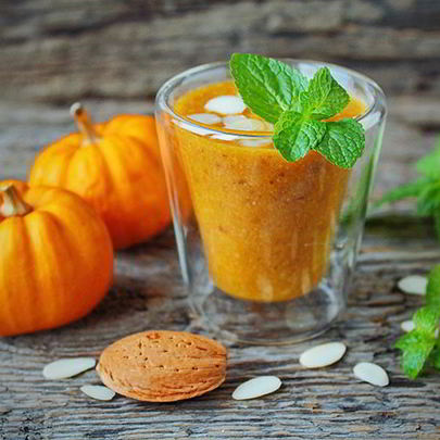 Тыквенный смузи с финиками и имбирным сиропом