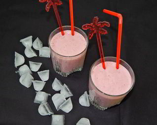 Земляничный смузи с мюсли